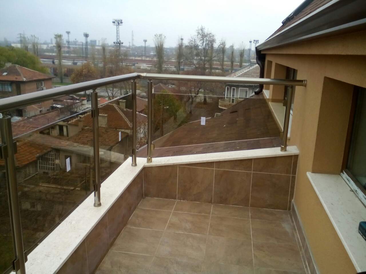 al parapet staklo 2